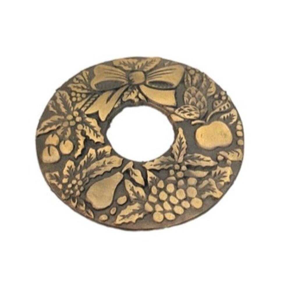 Vintage 1982 Christmas Wreath Cast Metal Trivet Brass Tone 6" Taiwan